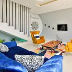 Uezuemlue 1 Bedroom Secluded With Private Pool Hot Tub וילה