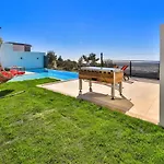 Uezuemlue 1 Bedroom Secluded With Private Pool Hot Tub וילה קלקן