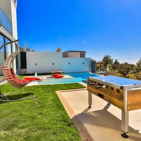 Villa Uezuemlue 1 Bedroom Secluded With Private Pool Hot Tub *