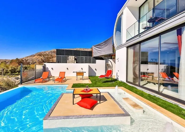 Villa Uezuemlue 1 Bedroom Secluded With Private Pool Hot Tub