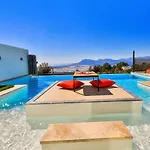 Uezuemlue 1 Bedroom Secluded With Private Pool Hot Tub Vilă