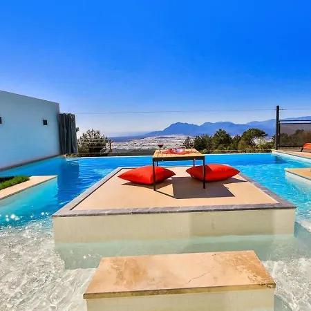 Uezuemlue 1 Bedroom Secluded With Private Pool Hot Tub Вилла